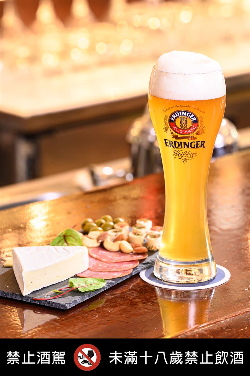 艾丁格攜手家樂福一口氣推出5款艾丁格小麥啤酒提供消費者多元化選擇。（圖／品牌業者提供）