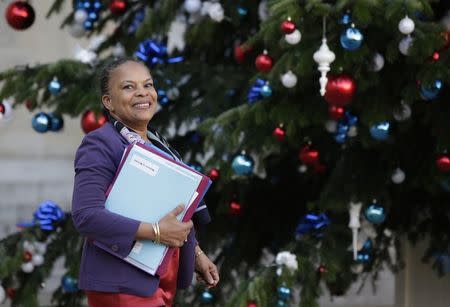 French Justice Minister Christiane Taubira leaves the Elysee Palace in Paris, France, December 23, 2015, following the weekly cabinet meeting and a news conference where the prime minister presented reform proposals. REUTERS/Philippe Wojazer