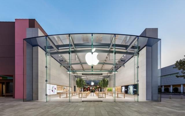 Apple temporarily closes its Texas stores