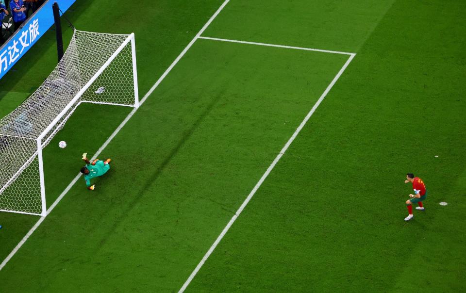 Soccer Football - FIFA World Cup Qatar 2022 - Group H - Portugal v Ghana - Stadium 974, Doha, Qatar - November 24, 2022 Portugal's Cristiano Ronaldo scores their first goal from the penalty spot REUTERS/Fabrizio Bensch