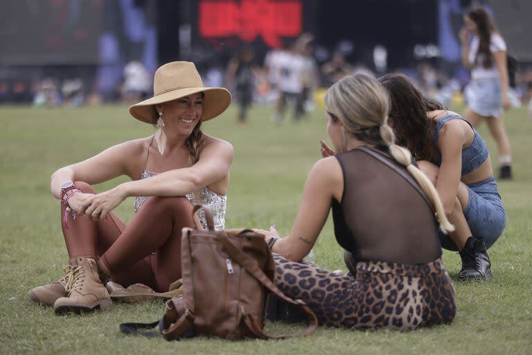 Desde su debut en 2014, Lollapalooza se instaló en el país como uno de los eventos culturales más esperados del año por la cantidad, calidad y variedad de artistas que se presentan en los distintos escenarios, pero también por la propuesta artística, visual y el estilismo de sus asistentes