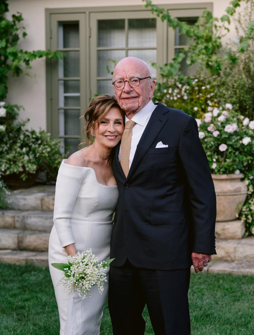 Elena Zhukova and Ruper Murdoch posing for photos at their wedding.