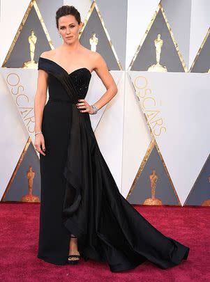 At the 2016 Oscars, Jennifer Garner wore a custom Versace dress. On 