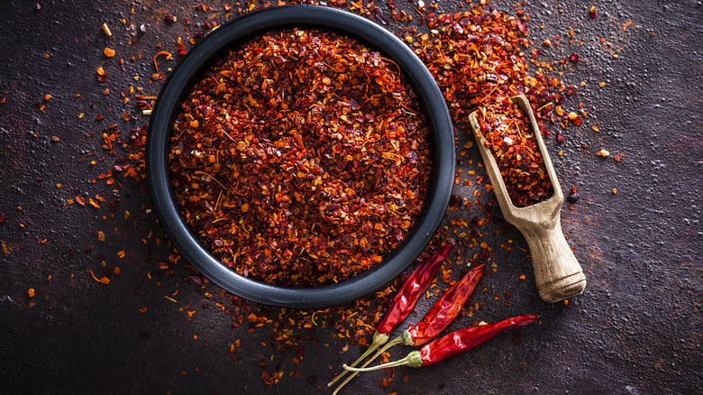 dried chili peppers and flakes