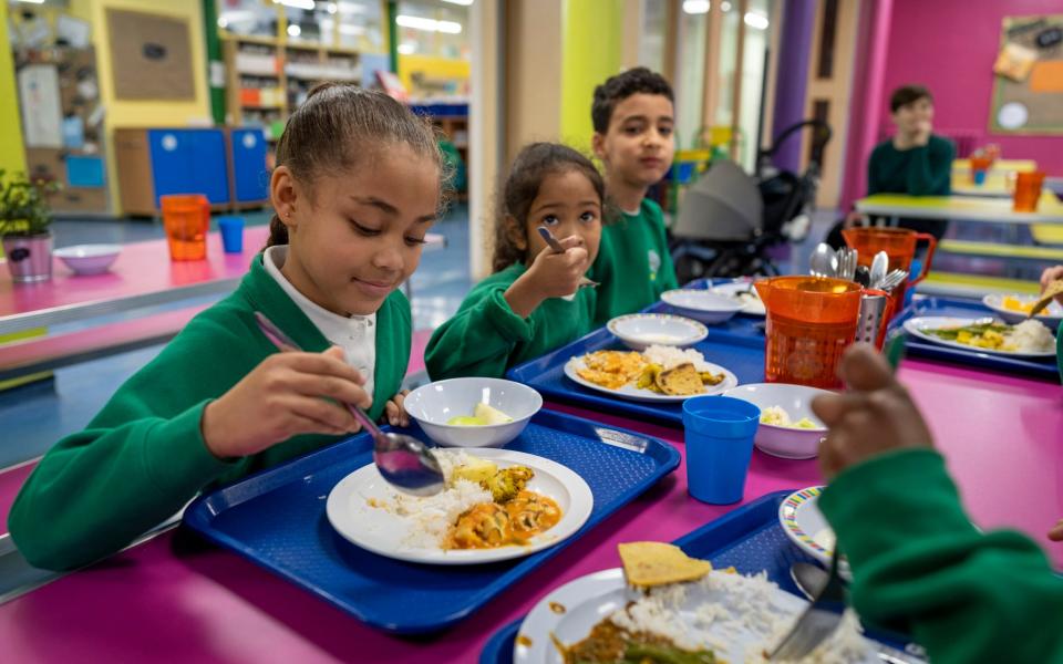 Primary school children eat lunch - Andrew Crowley for The Telegraph