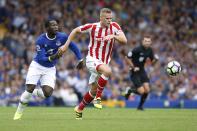 Football Soccer Britain - Everton v Stoke City - Premier League - Goodison Park - 27/8/16 Stoke City's Ryan Shawcross in action with Everton's Romelu Lukaku Action Images via Reuters / Ed Sykes Livepic EDITORIAL USE ONLY. No use with unauthorized audio, video, data, fixture lists, club/league logos or "live" services. Online in-match use limited to 45 images, no video emulation. No use in betting, games or single club/league/player publications. Please contact your account representative for further details.