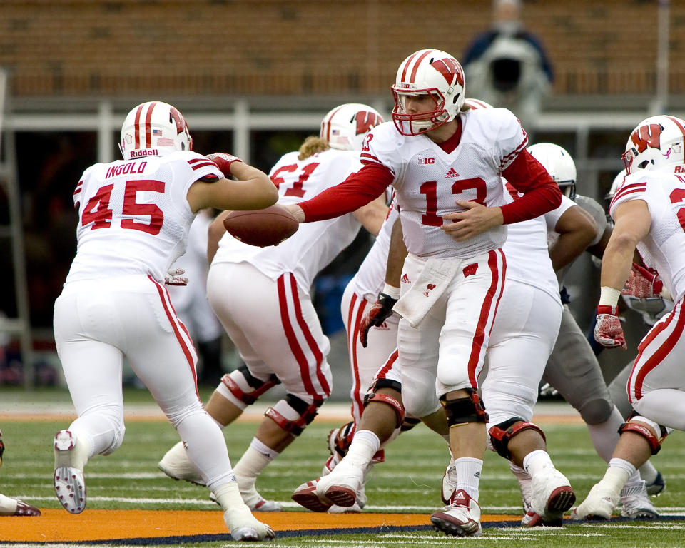 Oct 24, 2015; Champaign, IL, USA; Wisconsin Badgers quarterback Bart Houston (13) hands off the football to running back Alec Ingold (45) against the Illinois Fighting Illini at Memorial Stadium. Mandatory Credit: Mike Granse-USA TODAY Sports