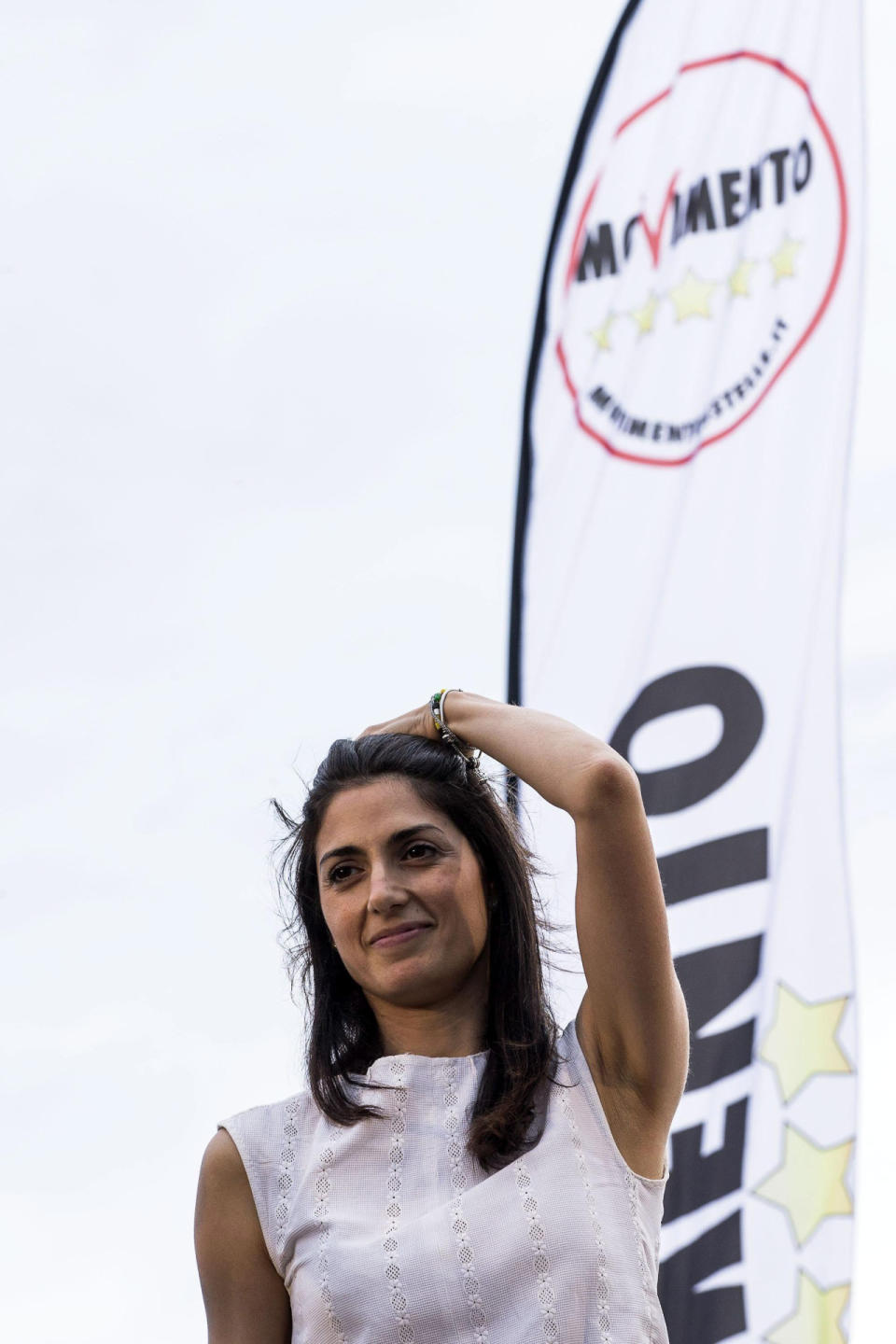 Raggi, del Movimiento Cinco Estrellas (populista), fue oficialmente proclamada alcaldesa de Roma el miércoles, luego de haber ganado el domingo la segunda vuelta de las elecciones municipales con 67,15% de los votos.