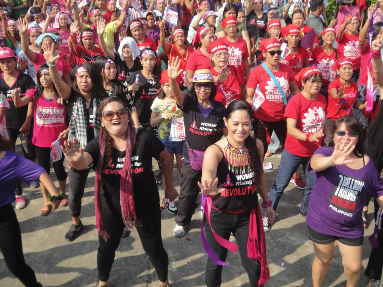 In Manila tanzen Frauen gegen Unterdrückung. (Bild: Getty Images)