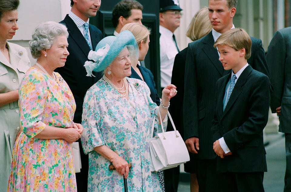 <p>Keeping pace with the royal ladies, Queen Mother and Queen Elizabeth II. <i>(Photo by Tim Graham/Getty Images)</i><br></p>