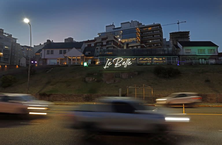 El nuevo restaurante La Belle, impactante frente al mar en Playa Chica