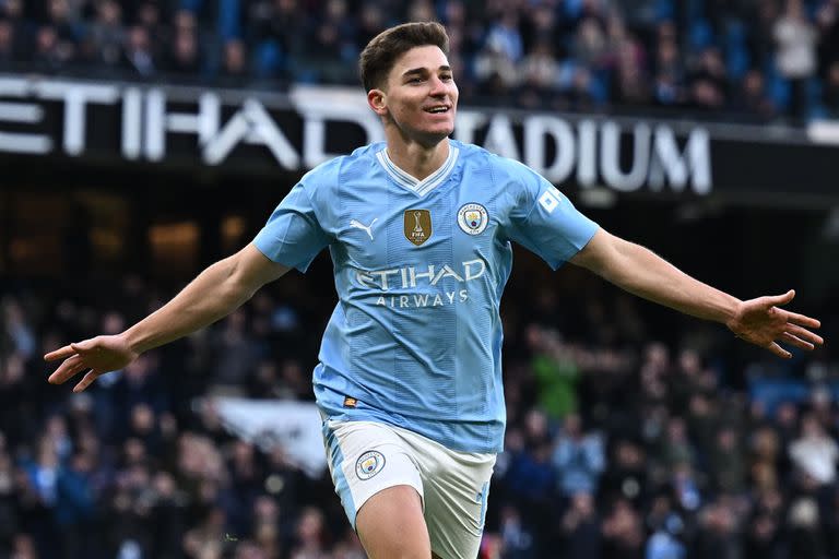 Julián Álvarez celebra un gol en Manchester City