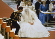 La boda que redefinió la emisión de nupcias televisivas: la Princesa Diana contrajo matrimonio con el Príncipe Carlos antes millones de televidentes alrededor del mundo el 29 de julio de 1981.