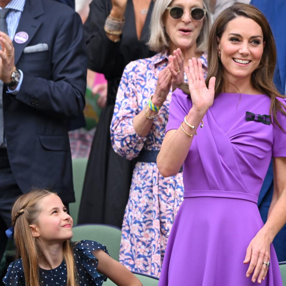 La princesa Charlotte viendo la final de Wimbledon con su madre, Kate Middleton, el 14 de julio de 2024