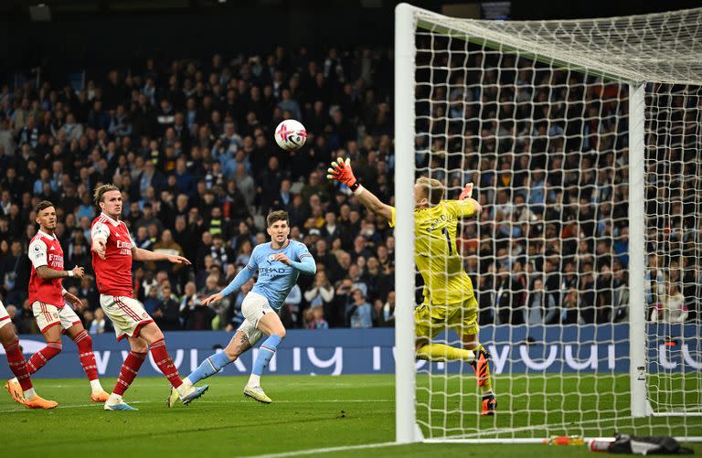 El cabezazo de Stones se convertirá en el segundo gol de Manchester City