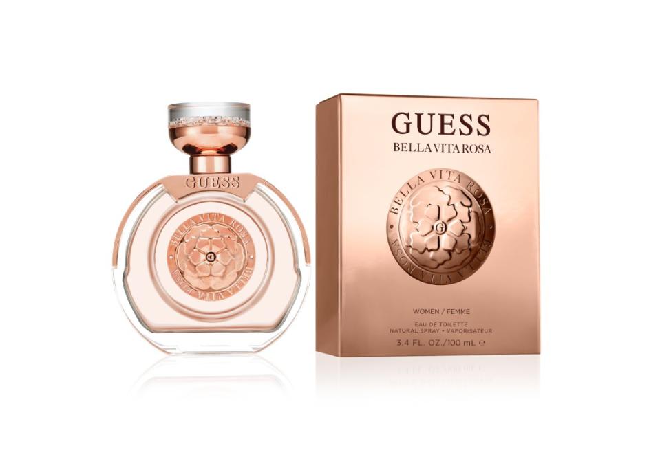 63€ les 100 ml<br><p>Les mamans apprécieront ce parfum floral aux notes fraiches de jasmin, de magnolia et de muguet à celles fruitées du citron, de cassis et de coing. On aime aussi son flacon orné d’une teinte or rose. </p><br><a href="https://www.nocibe.fr/guess-bella-vita-rosa-eau-de-toilette-50-ml-s283984" rel="nofollow noopener" target="_blank" data-ylk="slk:Acheter;elm:context_link;itc:0;sec:content-canvas" class="link ">Acheter</a>