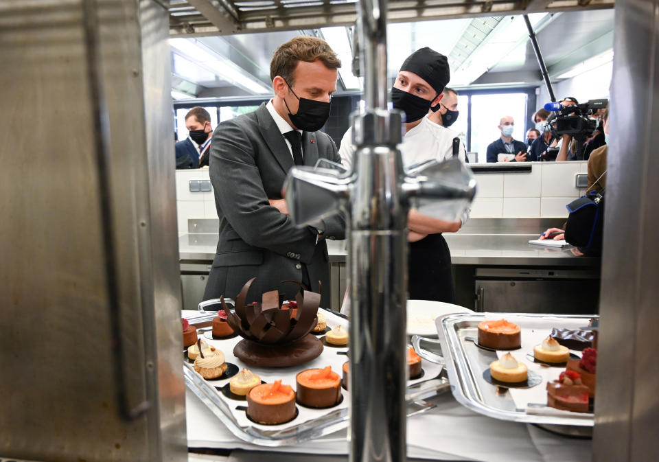 French President Emmanuel Macron talks with a cooking student, Tuesday June 8, 2021 in the kitchen of the Hospitality school in Tain-l'Hermitage, southeastern France. (Philippe Desmazes, Pool via AP)