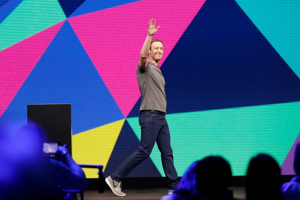 Facebook Founder and CEO Mark Zuckerberg waves as he arrives on stage during the annual Facebook F8 developers conference in San Jose, California, U.S., April 18, 2017. REUTERS/Stephen Lam