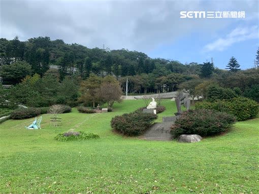 墓園裡維護的相當乾淨整潔。（圖／記者陳啓明攝）