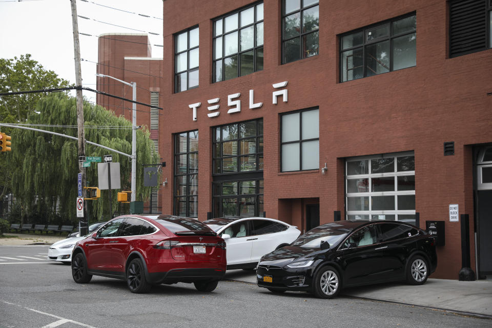 NEW YORK, NY - AUGUST 7: Tesla cars sit parked outside a Tesla dealership in the Red Hook neighborhood in Brooklyn, August 7, 2018 in New York City. On Tuesday, Elon Musk told Tesla employees that he is considering taking the electric car company private, claiming that it may be the best path forward for the company. Shares of Tesla rose over 10 percent after the announcement. (Photo by Drew Angerer/Getty Images)