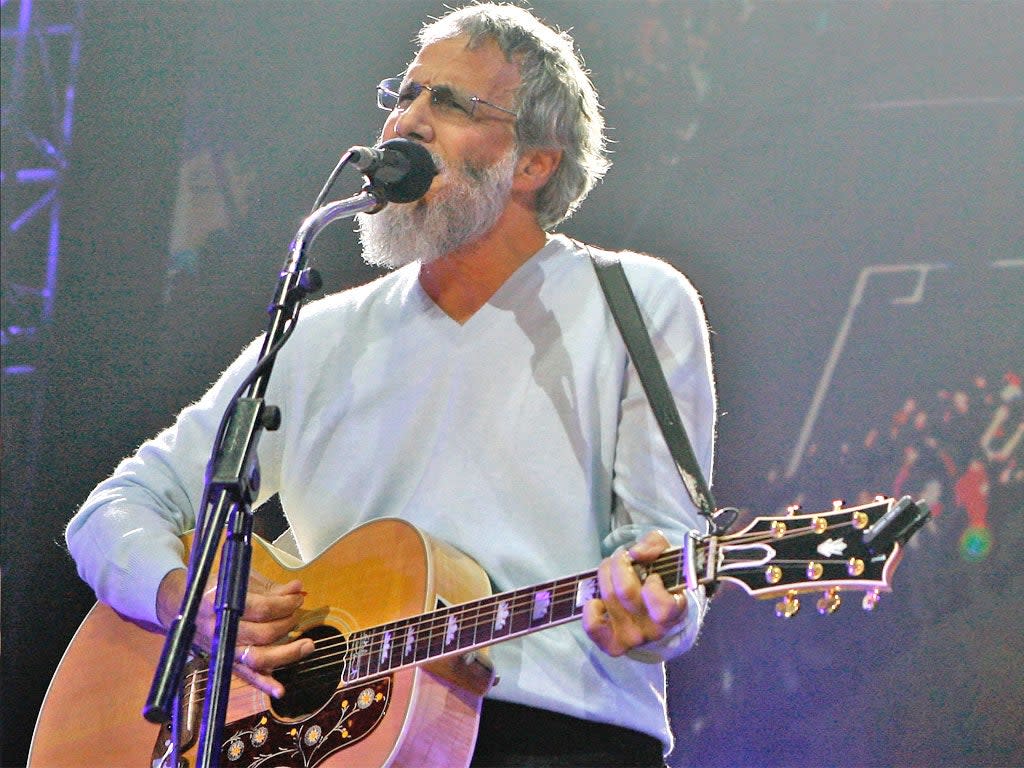 Cat Stevens performance for an audience in Beirut (Cat Stevens)