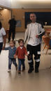 <p>Thales Bretas passeou com os filhos em shopping no Rio de Janeiro (Foto: Agnews)</p> 