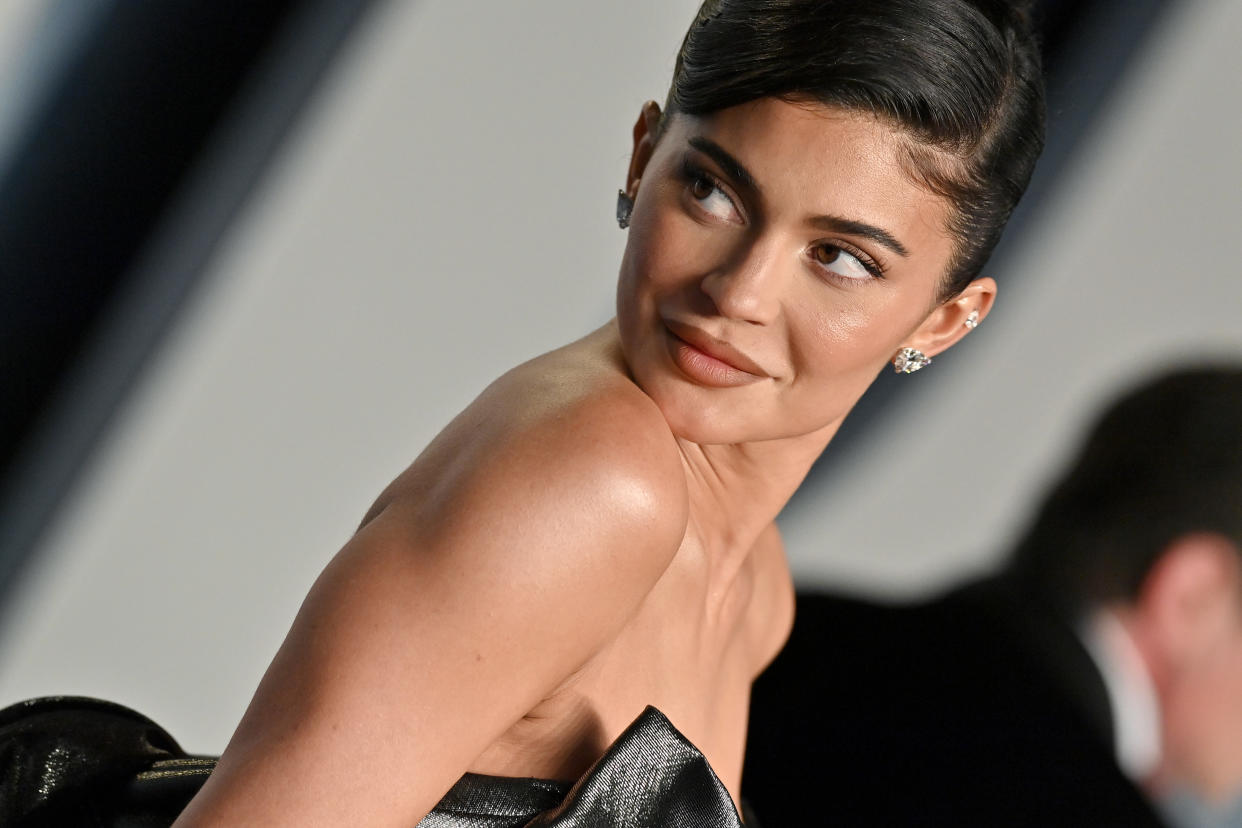 BEVERLY HILLS, CALIFORNIA - MARCH 12: Kylie Jenner attends the 2023 Vanity Fair Oscar Party hosted by Radhika Jones at Wallis Annenberg Center for the Performing Arts on March 12, 2023 in Beverly Hills, California. (Photo by Axelle/Bauer-Griffin/FilmMagic)