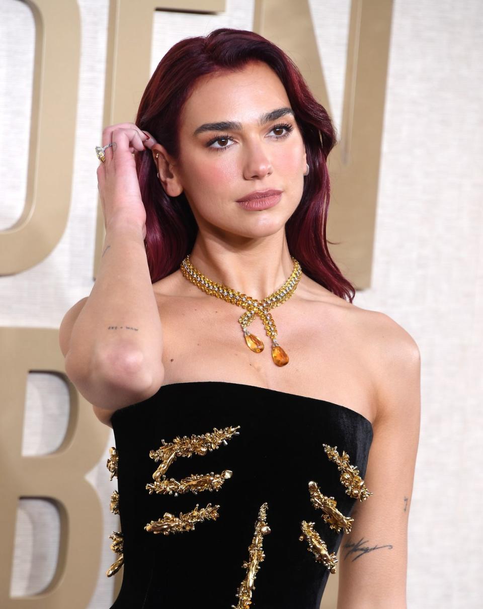 dua lipa golden globes 2024 jewellery