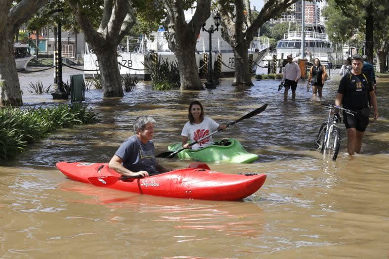 Crecida del Río por la sudestada en Tigre