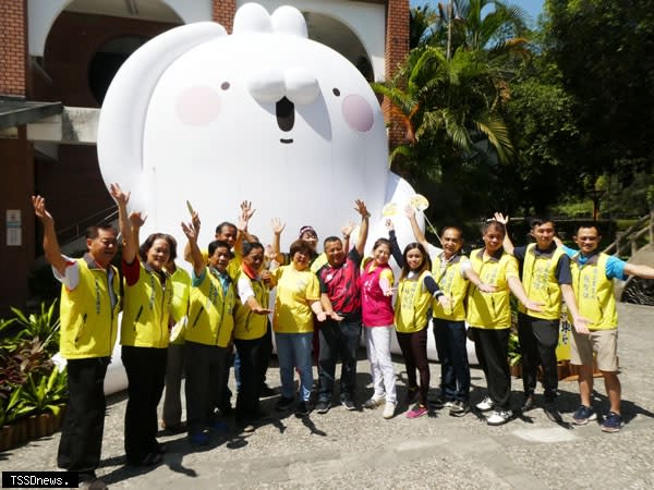 宜蘭縣羅東藝穗節，暑期工讀即日起至五月廿六日止開放網路報名，羅東鎮長吳秋齡歡迎熱情響應加入行列。（記者董秀雲攝）