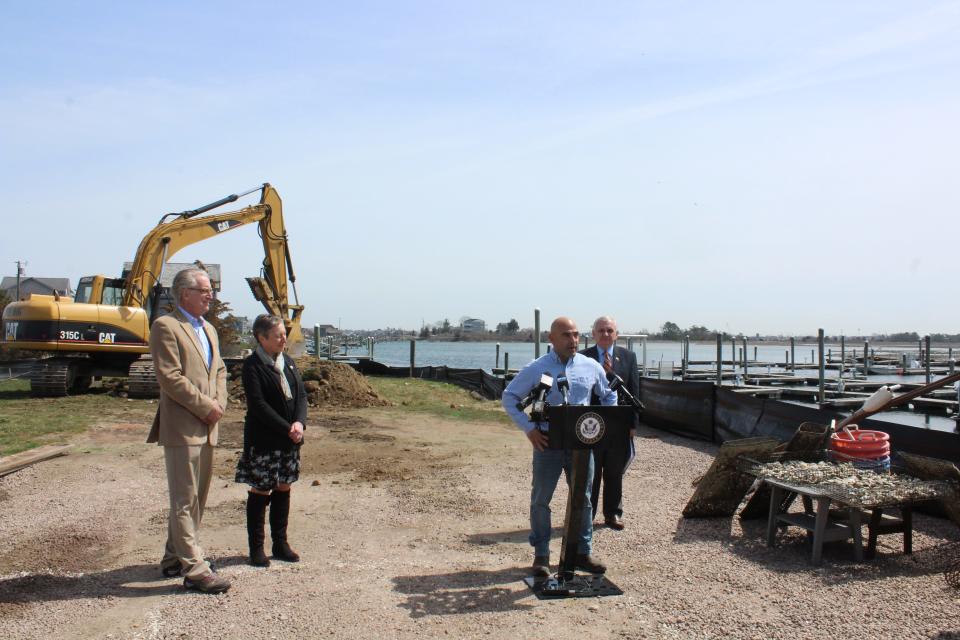 Perry Raso of Matunuck Oyster Bar, flanked by Bob Rheault, left, of the East Coast Shellfish Growers Association, URI Prof. Marta Gomez-Chiarri and U.S. Sen. Jack Reed, announces plans for an oyster hatchery Tuesday.