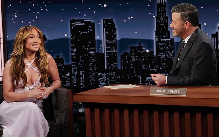 Jennifer Lopez en el programa de Jimmy Kimmel