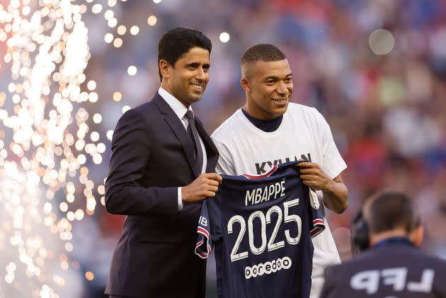 Après des mois de négociation et de tergiversations, c'est désormais officiel: Kylian Mbappé va poursuivre son aventure au Paris Saint-Germain. (Photo: Christian Hartmann / Reuters)