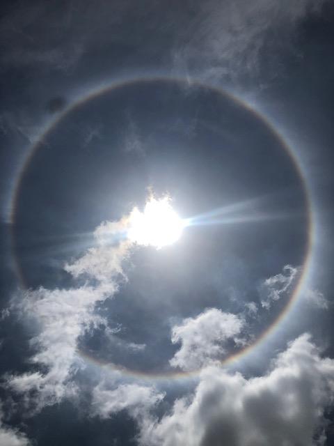 Halo (optical phenomenon) - Wikipedia