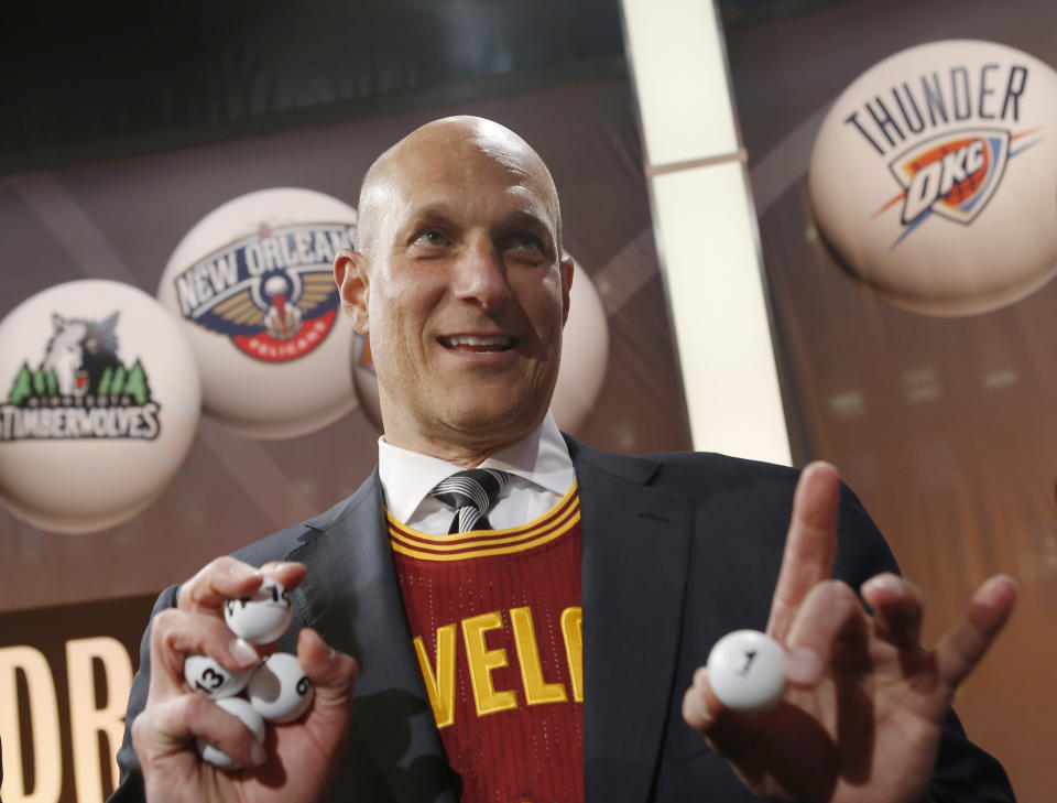 Cleveland Cavaliers minority owner Jeff Cohen displays the ping pong ball that won the Cavaliers the top pick during the NBA draft lottery in New York in 2014 (AP Photo/Kathy Willens)