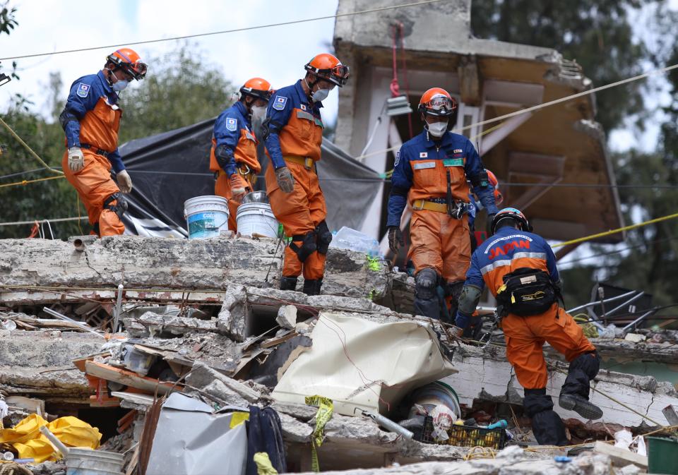 ¿Por qué enamoró a México el equipo japonés de rescate?