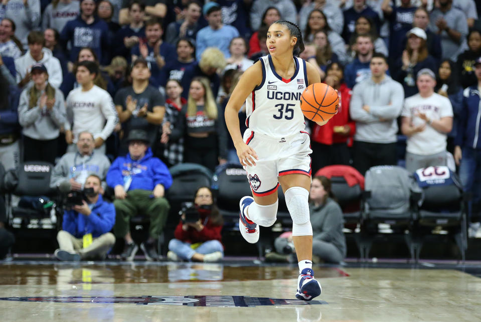 Azzi Fudd aggravated a knee injury she suffered more than a month ago. (Photo by M. Anthony Nesmith/Icon Sportswire via Getty Images)