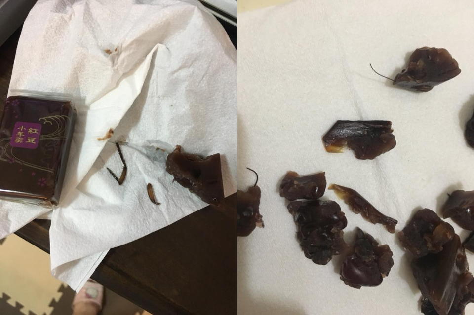 ▲一名女網友吃了在超商買的羊羹，發現口感有點奇怪，竟從嘴裡拉出一隻蟑螂腳，讓她當場傻眼。（圖／翻攝自臉書「爆料公社」 , 2018.05.17）