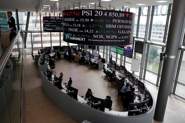 Traders work at their desks in a trading room at the stock market operator Euronext headquarters in La Defense business and financial district in Courbevoie near Paris, June 8, 2016. REUTERS/Gonzalo Fuentes