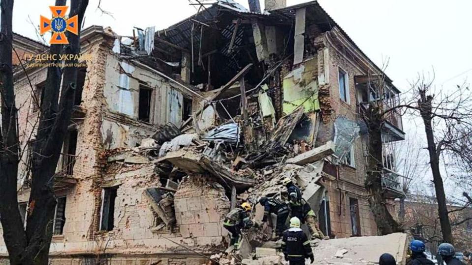 Un edificio en Kyiv destruido por un misil ruso