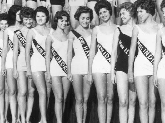 The contestants for Miss United States 1962.