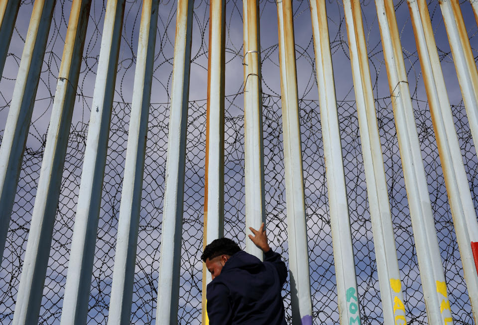 Muro en Tijuana que separa Estados Unidos y México. (AP Photo/Gregory Bull, File)