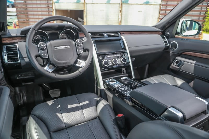 車室空間質感大幅進化，趨近Range Rover車型等級格局。