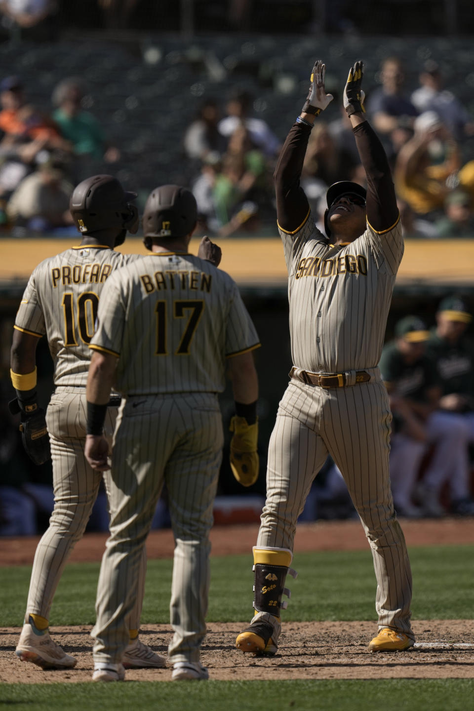 San Diego Padres' Juan Soto, right, celebrates after hitting a grand slam against the Oakland Athletics during the eighth inning of a baseball game, Sunday, Sept. 17, 2023, in Oakland, Calif. (AP Photo/Godofredo A. Vásquez)