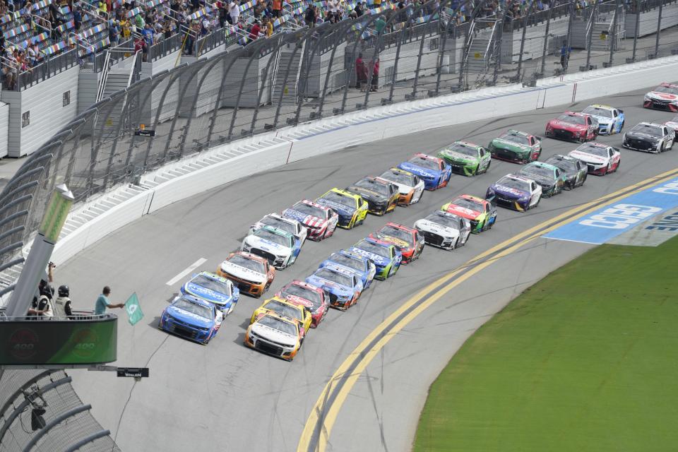 Chase Elliott and Kyle Larson led the field to the green flag. Before long, Larson was out of the picture.