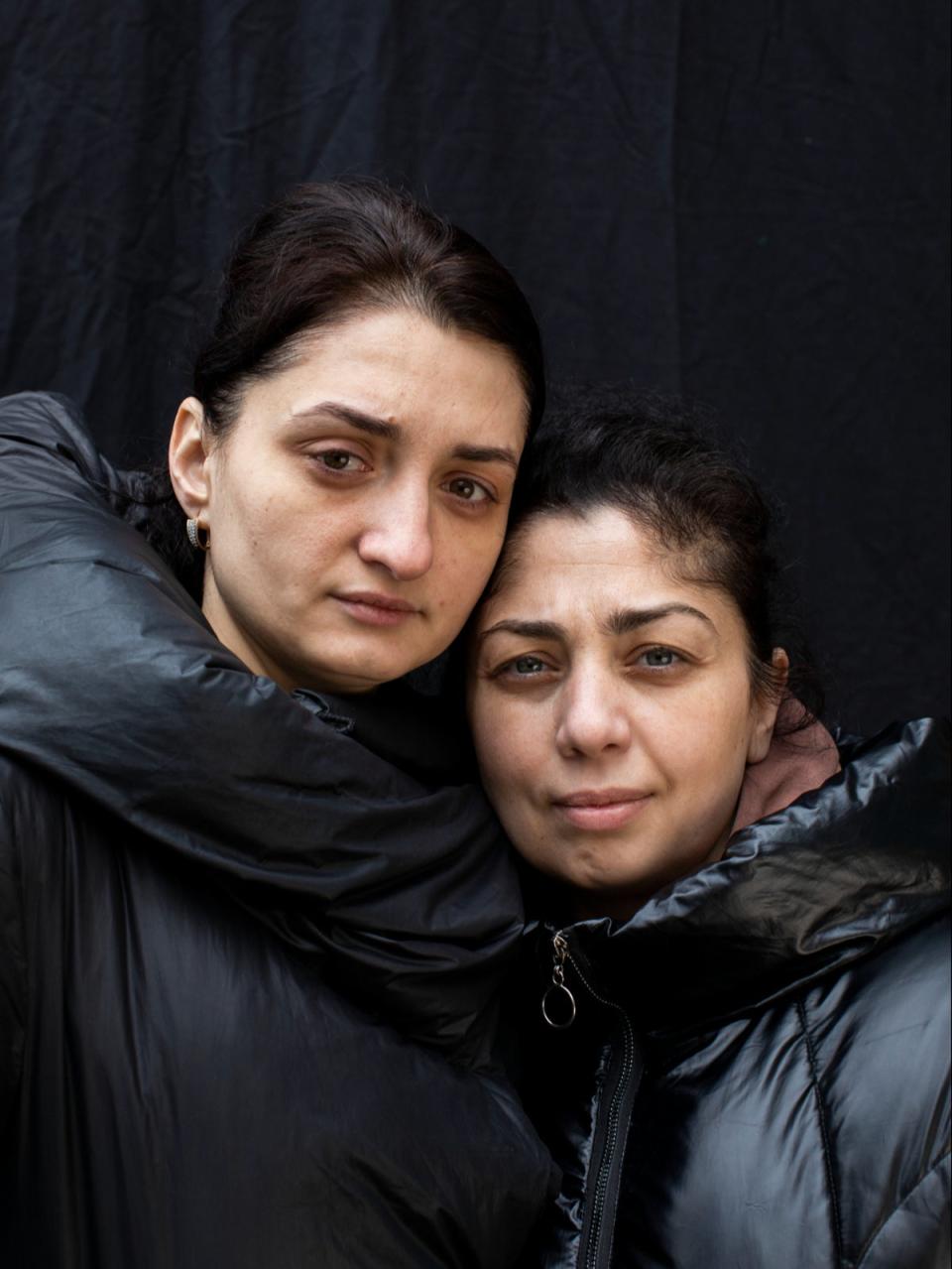 Lyudmyla and Nelya Tkachenko at a temporary refugee shelter in Poland, March 2022. (Anastasia Taylor-Lind)