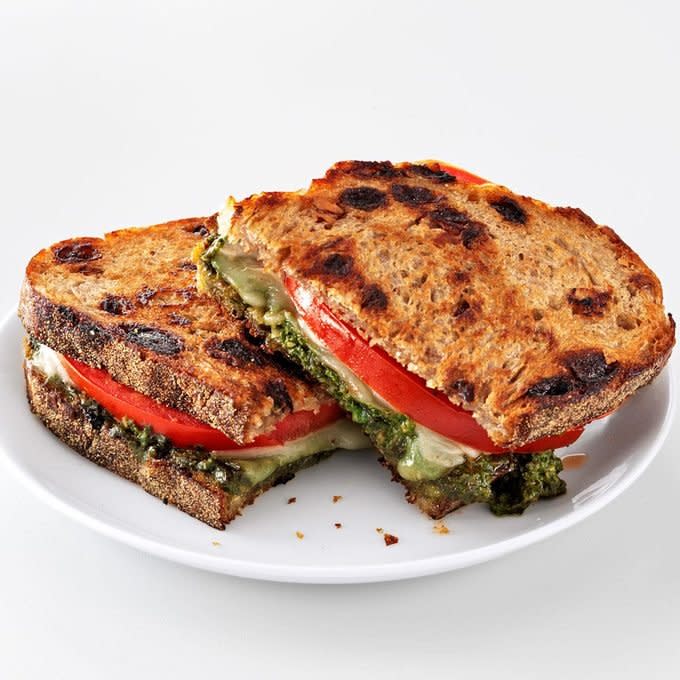 Pesto Grilled Cheese Sandwiches Exps128642 Th2379800c05 02 7b Rms 5