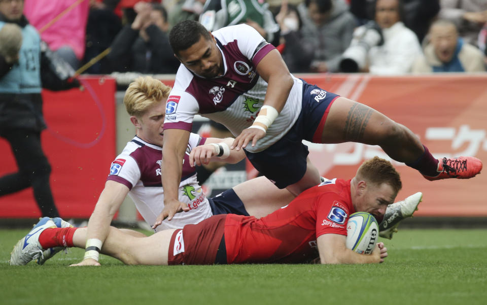 Jamie Booth of Sunwolves scores a try against Reds during their Super Rugby match in Tokyo, Saturday, March 16, 2019. (AP Photo/Koji Sasahara)