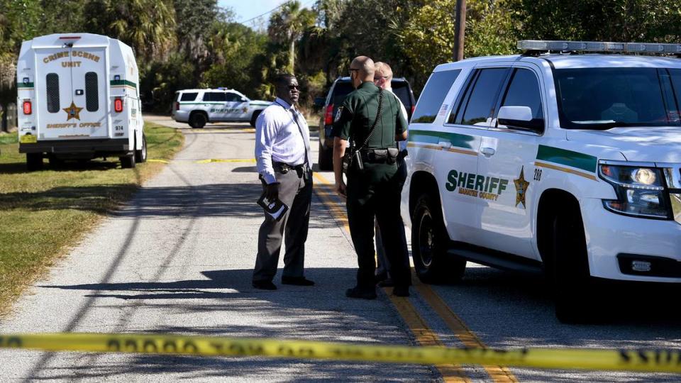 01/19/2021—Manatee County Sheriff’s detectives work at the scene in Palmetto where a man’s body was found. Ruben Gutierrez Pioquinto is facing murder charges after the sheriff’s Office says he shot a 33-year-old man dead and dumped his body by the side of the road on 77th Street East in Palmetto.