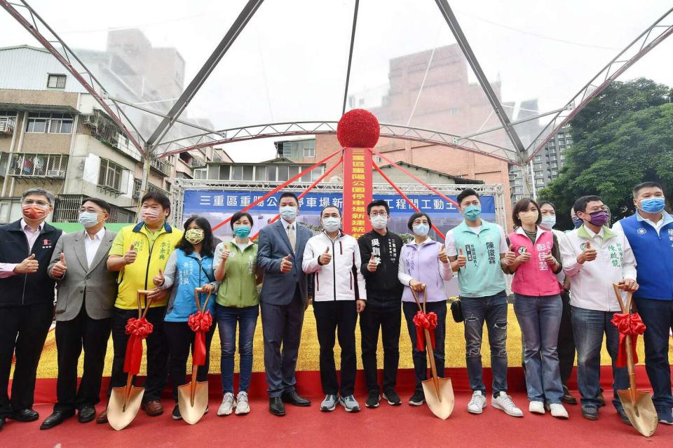 三重區重陽公園地下停車場預定興建地下三層，規劃257個停車格，完工後將可滿足當地民眾停車需求。   圖：新北市交通局提供